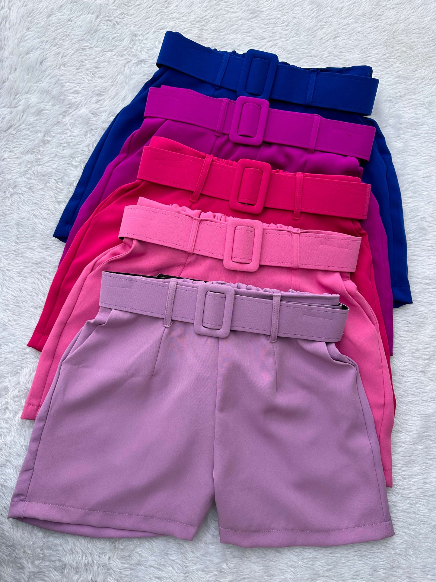 Short con cinturón forrado